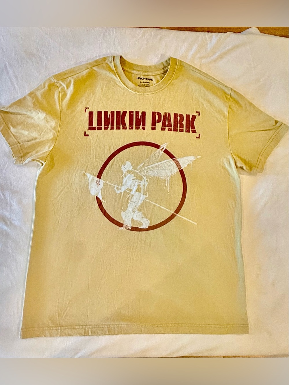 Short Sleeve Graphic Tee in Cream with Red Print